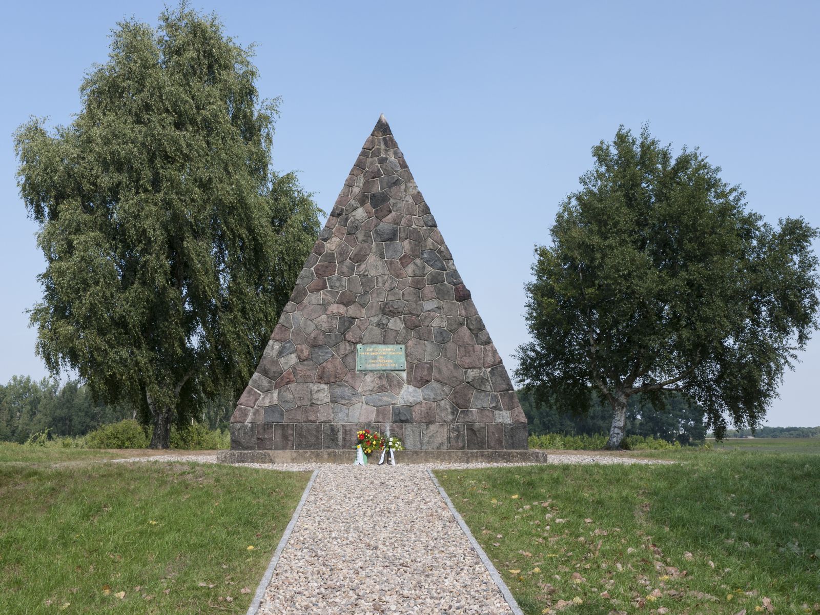 Grossbeeren-Pyramide-quer